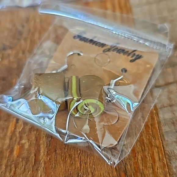 Set of 2 NEW CUTE Cinnamon Roll & Hedgehog Earrings - Picture 2 of 3